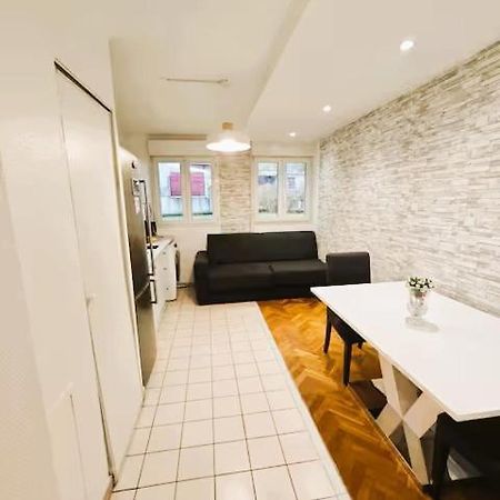 Mini-Studio Avec Kitchenette Ou Chambre Confort Avec Frigo Et Tv - Parking En Option Sur Resa ! Chaville Kültér fotó