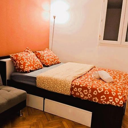 Mini-Studio Avec Kitchenette Ou Chambre Confort Avec Frigo Et Tv - Parking En Option Sur Resa ! Chaville Kültér fotó
