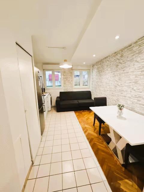 Mini-Studio Avec Kitchenette Ou Chambre Confort Avec Frigo Et Tv - Parking En Option Sur Resa ! Chaville Kültér fotó