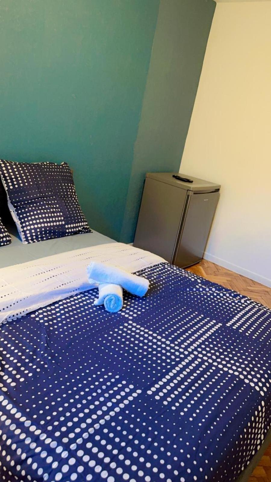 Mini-Studio Avec Kitchenette Ou Chambre Confort Avec Frigo Et Tv - Parking En Option Sur Resa ! Chaville Kültér fotó