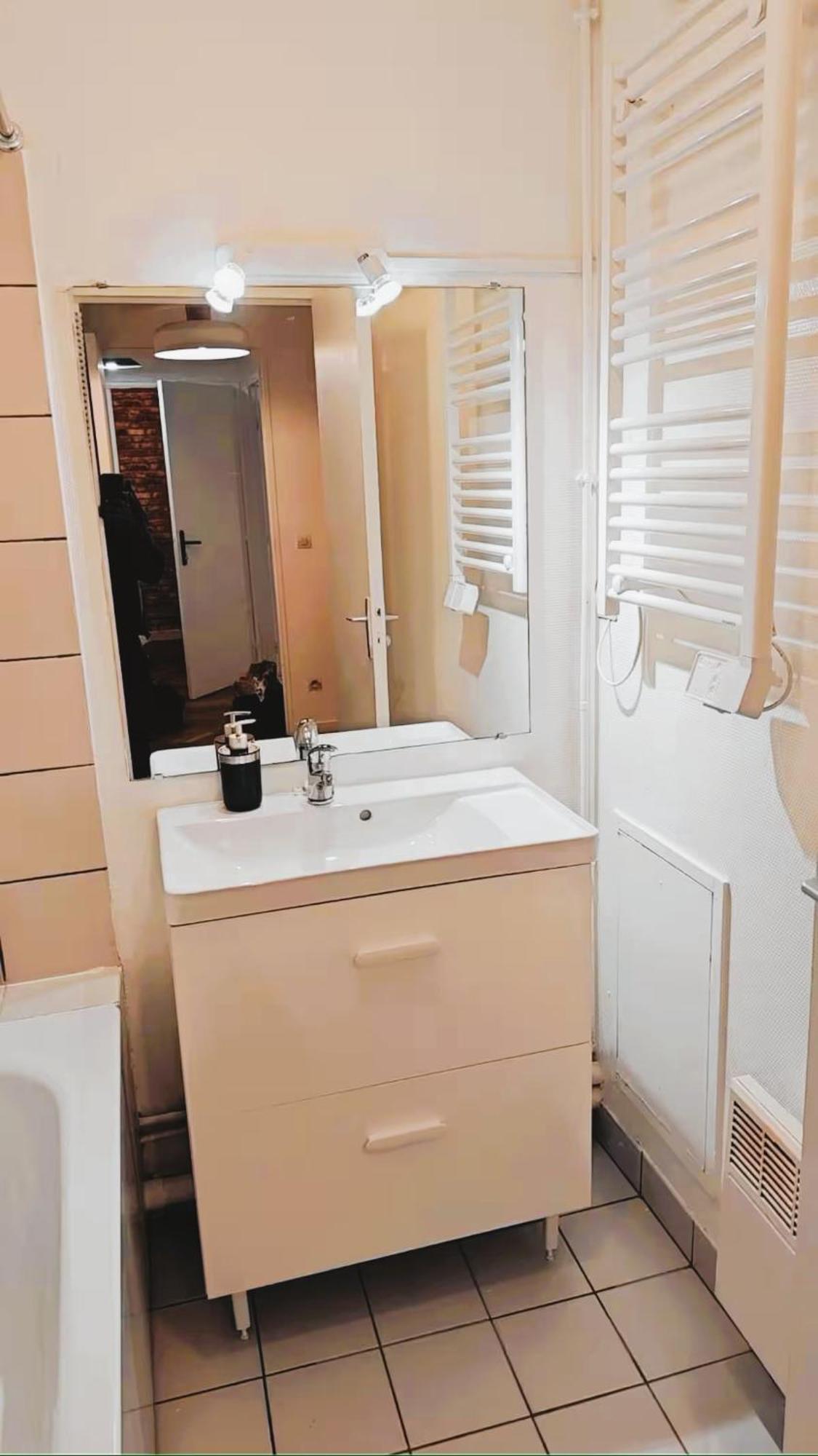 Mini-Studio Avec Kitchenette Ou Chambre Confort Avec Frigo Et Tv - Parking En Option Sur Resa ! Chaville Kültér fotó