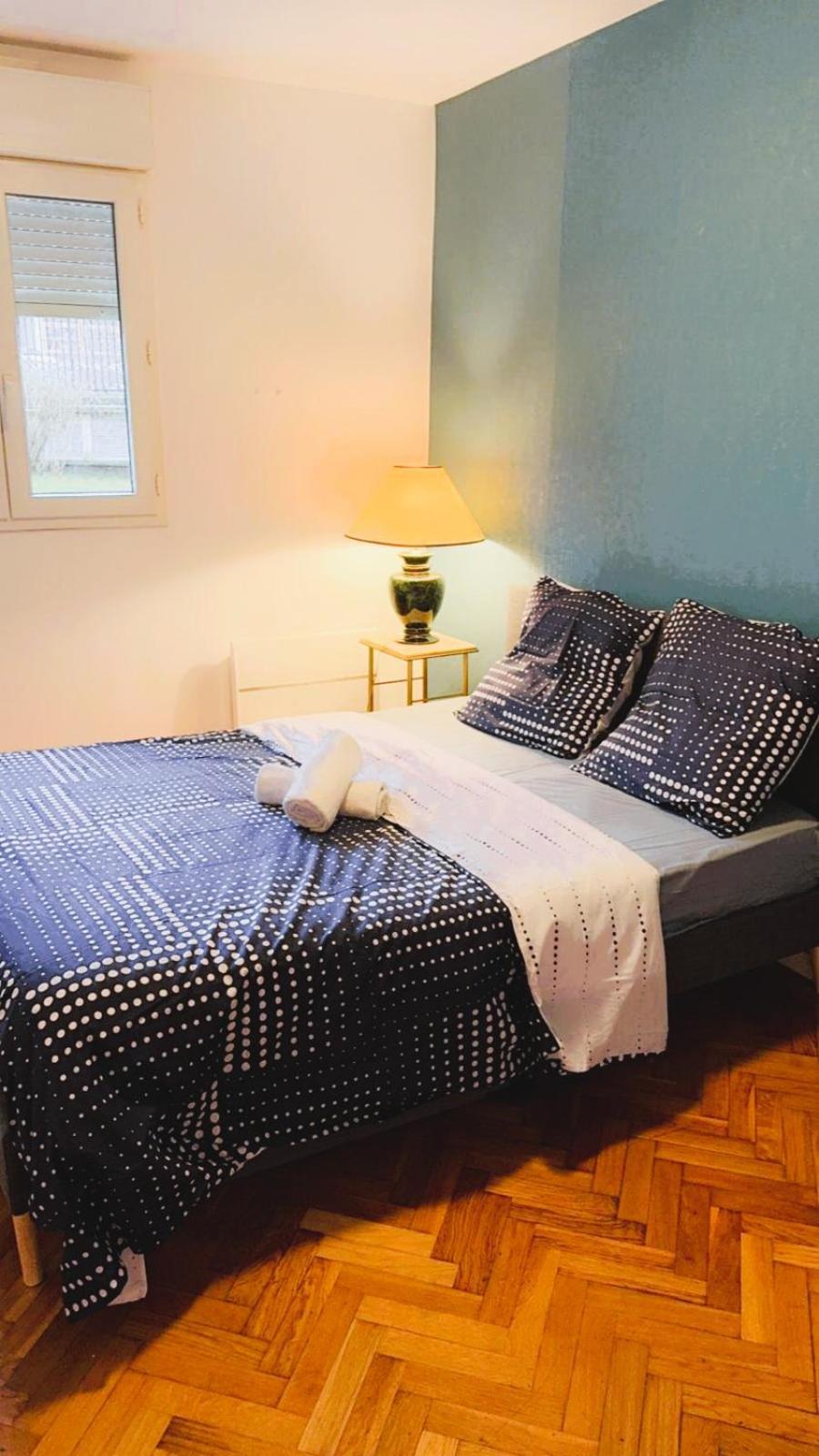 Mini-Studio Avec Kitchenette Ou Chambre Confort Avec Frigo Et Tv - Parking En Option Sur Resa ! Chaville Kültér fotó
